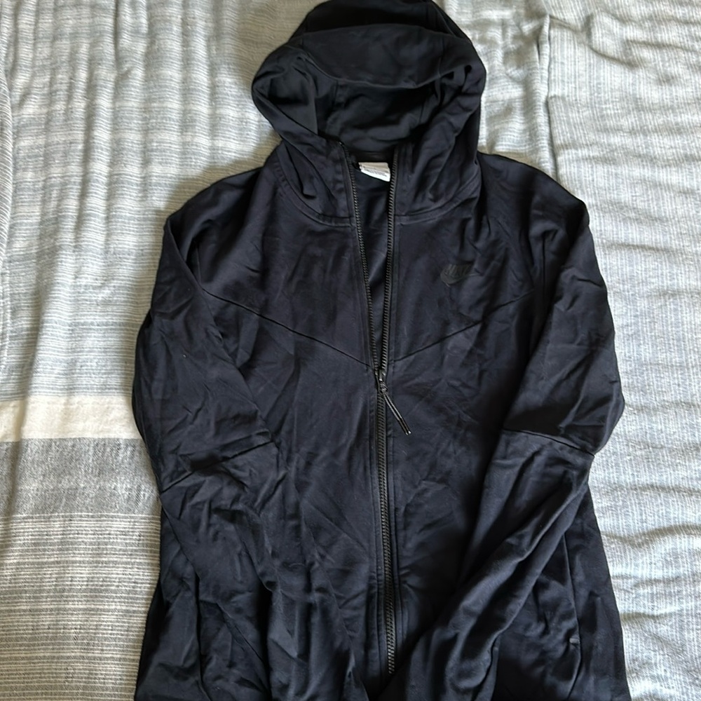 Never worn Men’s Nike zip up long sleeved shirt